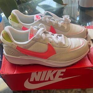 Nike waffle Debut Retro Women's Sneakers - White Hot Pink & Lime new damaged box